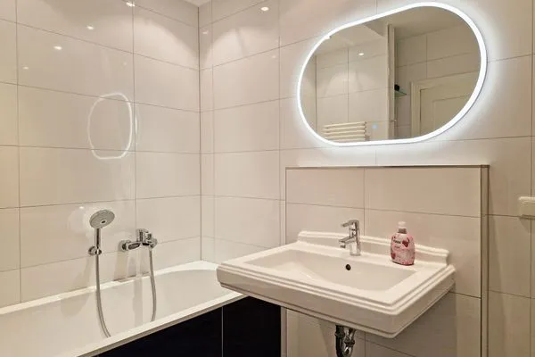 Badezimmer  Villa Friede Marie, App. Finja - Hafen-Ostsee-Blick und Balkon
