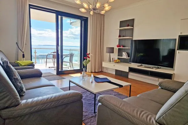 Wohnzimmer  Villa Friede Marie, App. Finja - Hafen-Ostsee-Blick und Balkon