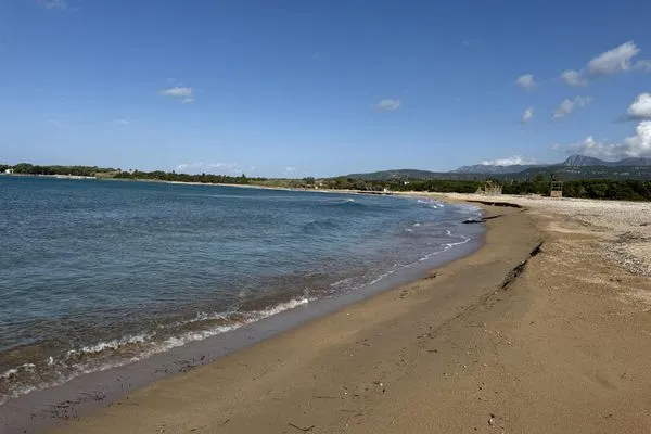 Lagouvardos beach  Helichrysum Lofts Family House