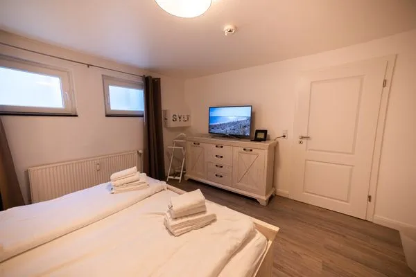 Schlafzimmer 1 UG  Lister Tor 08