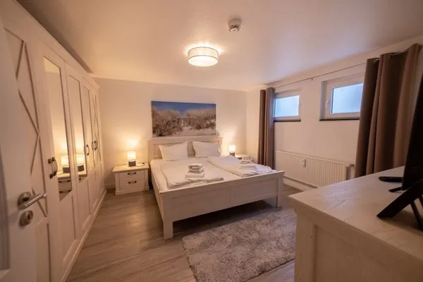 Schlafzimmer 1 UG  Lister Tor 08