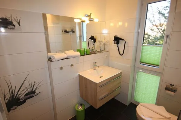 Badezimmer  Villa Amelie, App. Seestern - mit Balkon und Meerblick