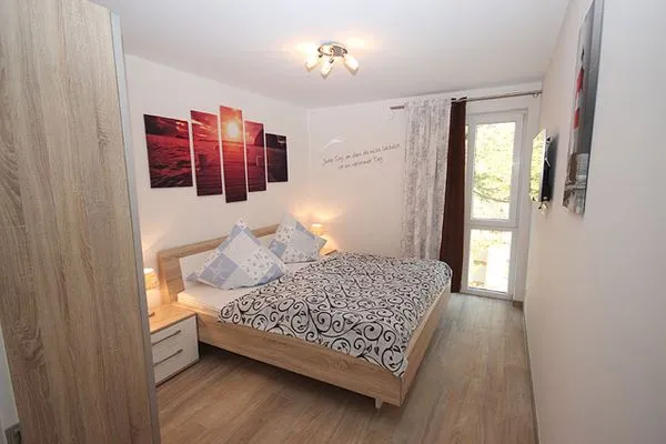 Schlafzimmer  Villa Amelie, App. Seemöwe - mit Balkon und Meerblick