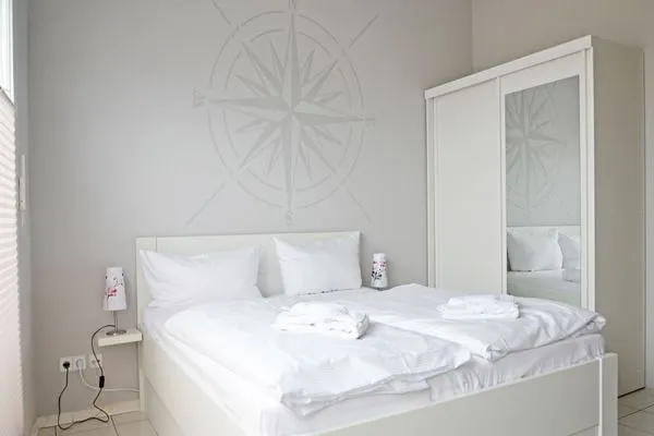 Bett  Alter Reichshof, App. 305 mit Balkon und Meerblick