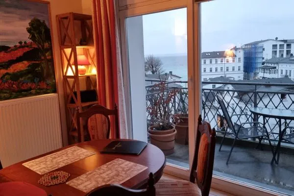 Wohnzimmer  Alter Reichshof,  App. 302 - mit Balkon und Meerblick
