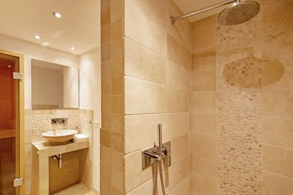 Badezimmer UG  Listend Blick