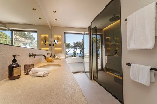 Bathroom  Villa Riviera