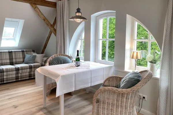 Wohnzimmer  Villa Imme App. 5 - großzügige Studio-Ferienwohnung mit Südbalkon & Meerluft-Feeling