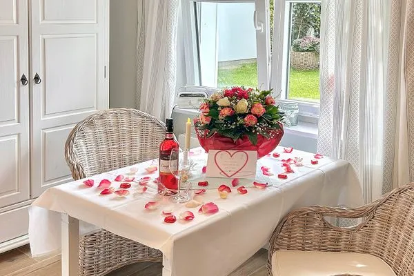 Wohnzimmer  Villa Imme App. 6 - Perfekt für Paare: gemütlicher Rückzugsort mit Gartenblick