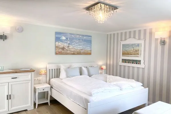 Wohnzimmer  Villa Imme App. 6 - Perfekt für Paare: gemütlicher Rückzugsort mit Gartenblick