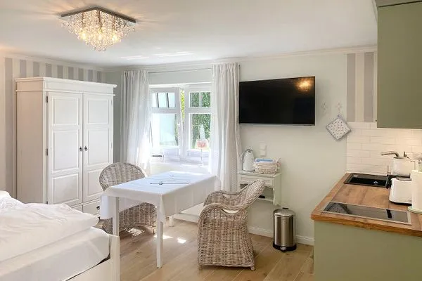 Wohnzimmer  Villa Imme App. 6 - Perfekt für Paare: gemütlicher Rückzugsort mit Gartenblick