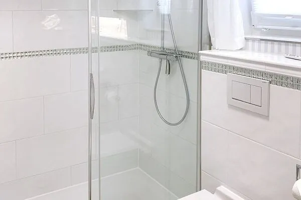 Badezimmer  Villa Imme App. 6 - Perfekt für Paare: gemütlicher Rückzugsort mit Gartenblick