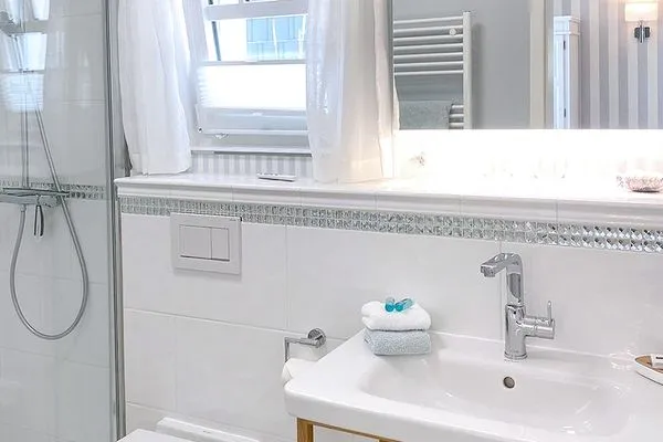 Badezimmer  Villa Imme App. 6 - Perfekt für Paare: gemütlicher Rückzugsort mit Gartenblick