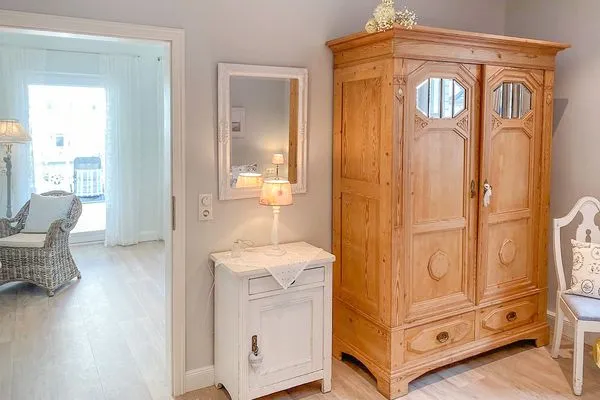 Schlafzimmer  Haus Anholt App. 36 - Auszeit zu Zweit mit Strandkorb auf dem Balkon