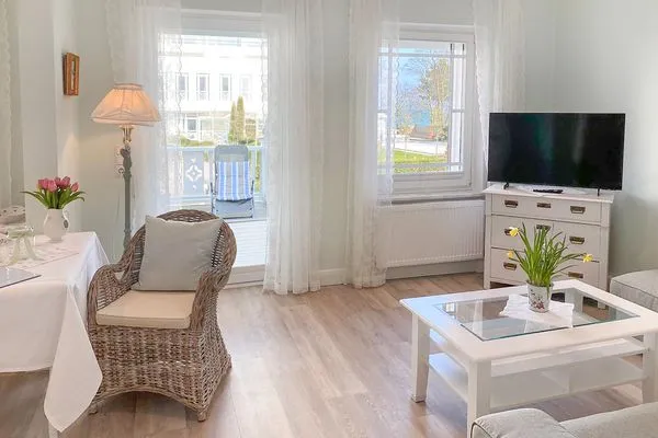 Wohnzimmer  Haus Anholt App. 36 - Auszeit zu Zweit mit Strandkorb auf dem Balkon