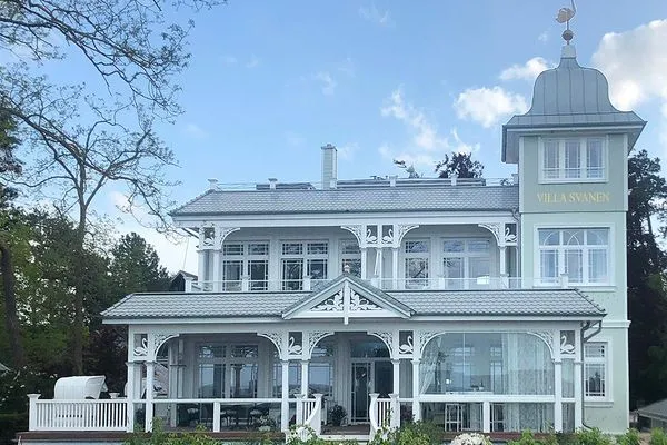Hauptansicht  Villa Svanen App. 1 - exklusive Ferienwohnung mit Panorama-Meerblick - Deine Ferien am Meer