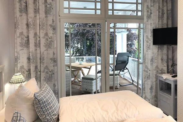 Schlafzimmer  Villa Svanen App. 1 - exklusive Ferienwohnung mit Panorama-Meerblick - Deine Ferien am Meer