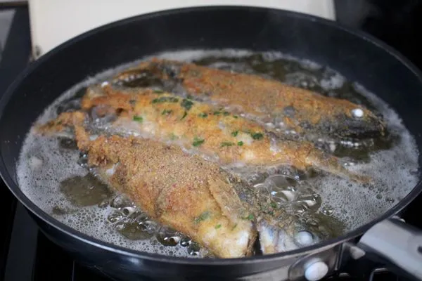 Gopes me Karithosaltsa