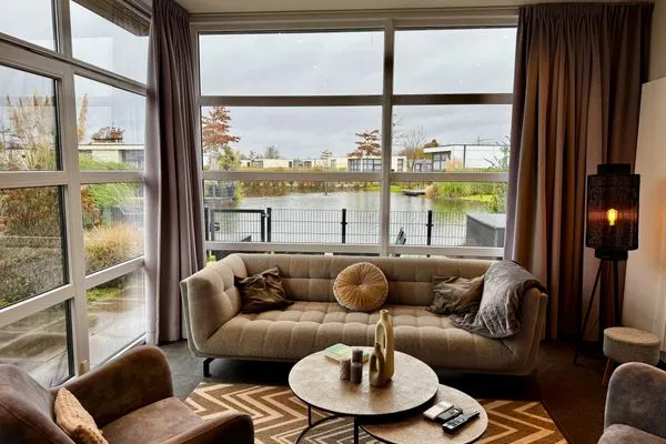  Marina Strandbad Chalet Waterlijn mit Zaun Haus Nr. 91