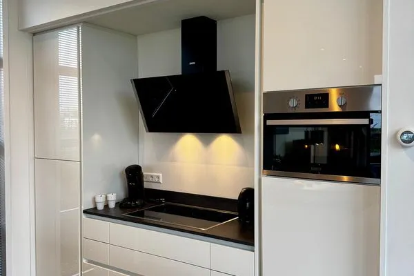  Marina Strandbad Chalet Waterlijn mit Zaun Haus Nr. 91