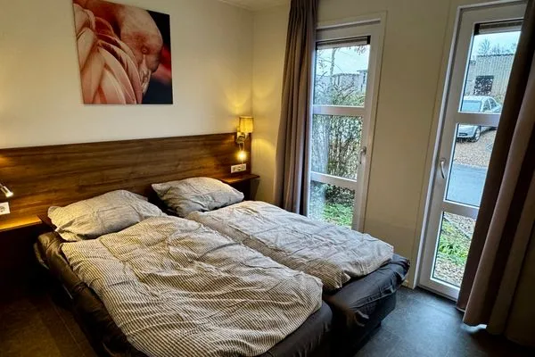  Marina Strandbad Chalet Waterlijn mit Zaun Haus Nr. 91