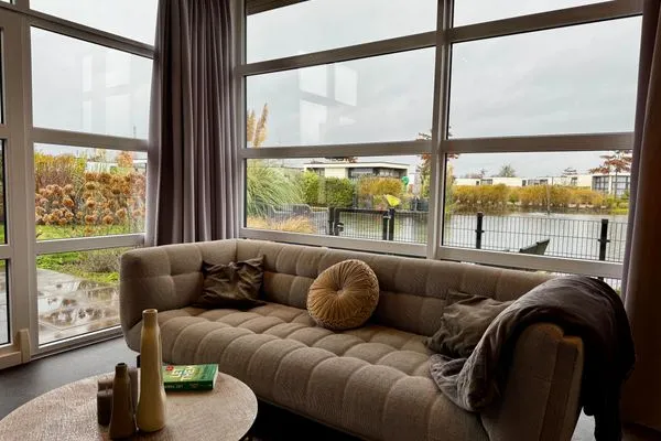  Marina Strandbad Chalet Waterlijn mit Zaun Haus Nr. 91