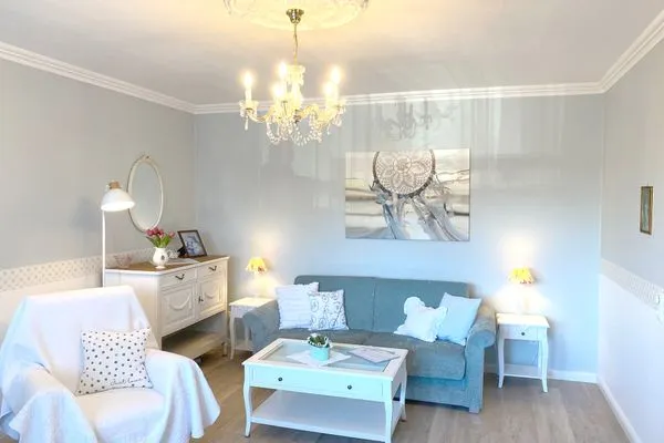 Wohnzimmer  Haus Midsommer App. 9 - Romantischer Ostseeurlaub – 2 Zimmer mit Balkonflair