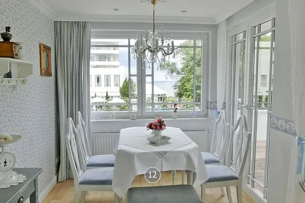 Wohnzimmer  Haus Midsommer App. 12 - Strand, Sonne, Meerblick – 80 m² Wohnkomfort mit Fahrstuhl