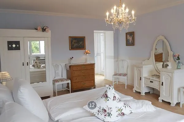 Schlafzimmer  Haus Midsommer App. 12 - Strand, Sonne, Meerblick – 80 m² Wohnkomfort mit Fahrstuhl