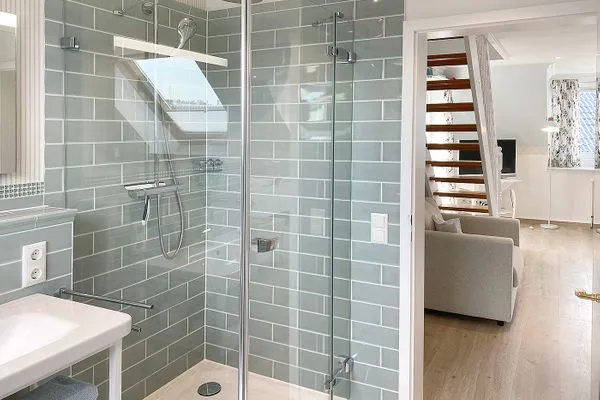 Badezimmer  Haus Midsommer App. 14 - zentral & strandnah mit 2 Schlafzimmern auf zwei Etagen