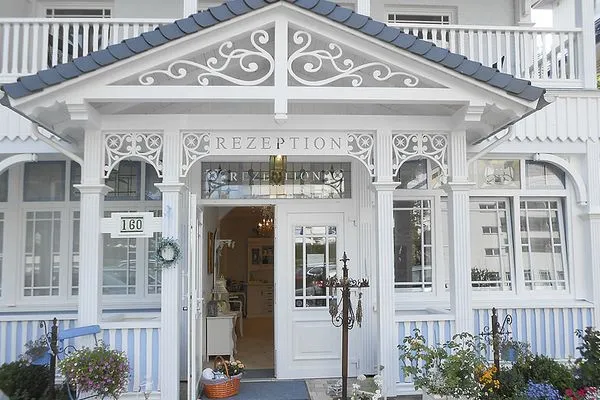 Fassade / Eingang  Haus Midsommer App. 14 - zentral & strandnah mit 2 Schlafzimmern auf zwei Etagen