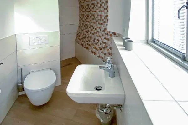 Ferienhaus Tamika am Tollensesee - Badezimmer Obergeschoss  Tamika