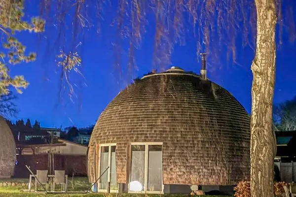 Ferienhaus Tamika am Tollensesee - Außenansicht am Abend  Tamika
