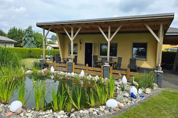 Hauptansicht  Ferienhaus am Wiesengrund auf Rügen- familienfreundlich mit Terrasse und Grill