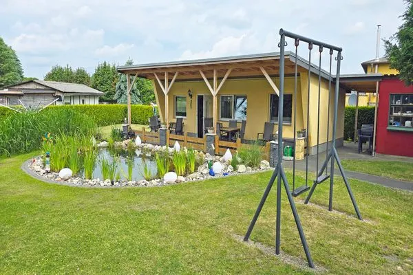 Garten  Ferienhaus am Wiesengrund auf Rügen- familienfreundlich mit Terrasse und Grill