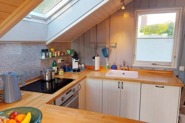 Küchenzeile mit Backofen, Herd, Geschirrspüler  Immi's Hus