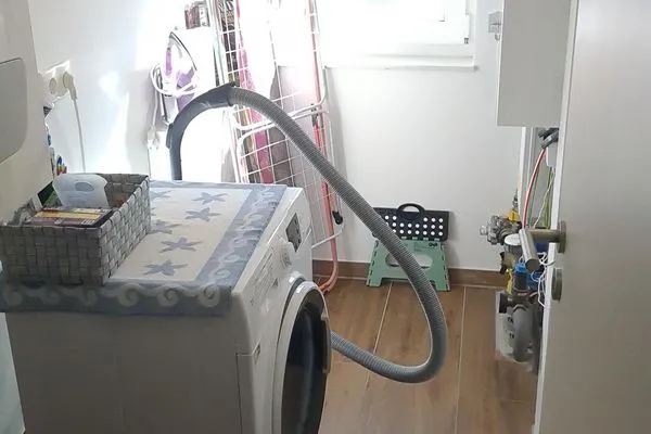 Waschraum mit modernem Design und Stauraum  Ferienhaus  Deichoase