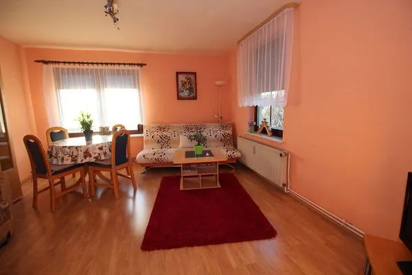 Wohnzimmer  Ferienwohnung Vieth in Sassnitz auf Rügen mit Sitzplatz im Garten