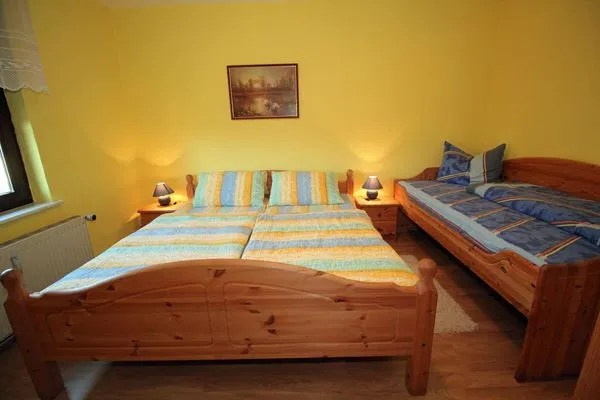 Schlafzimmer  Ferienwohnung Vieth in Sassnitz auf Rügen mit Sitzplatz im Garten