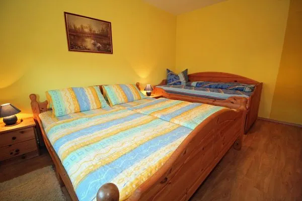 Schlafzimmer  Ferienwohnung Vieth in Sassnitz auf Rügen mit Sitzplatz im Garten