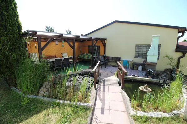 Terrasse  Ferienwohnung Vieth in Sassnitz auf Rügen mit Sitzplatz im Garten