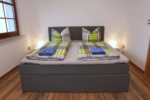 Schlafzimmer mit ausreichend Platz  Ferienwohnung Storchennest