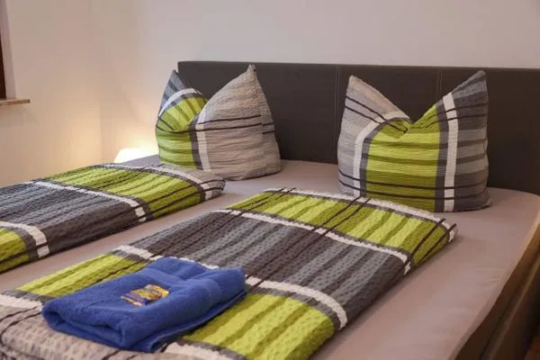 Bequemes Doppelbett  Ferienwohnung Storchennest