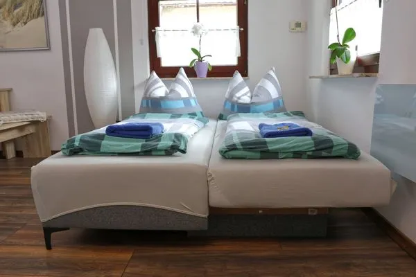 Ausklappbare Couch als zusätzliche Schlafoption  Ferienwohnung Storchennest