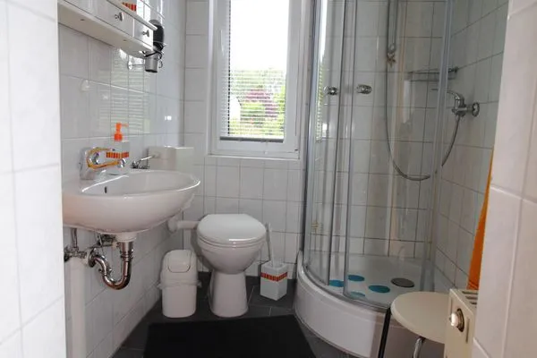 Badezimmer  Ferienhaus Frisch in Sassnitz auf Rügen mit Terrasse