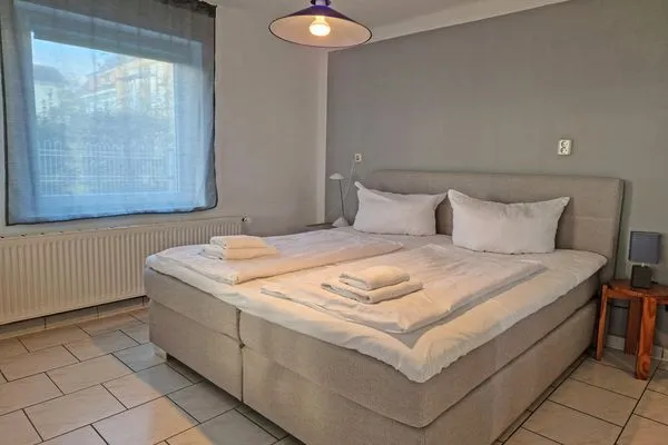 Schlafzimmer  Ferienwohnung Ostseeheim - 1. Reihe mit Meerblick
