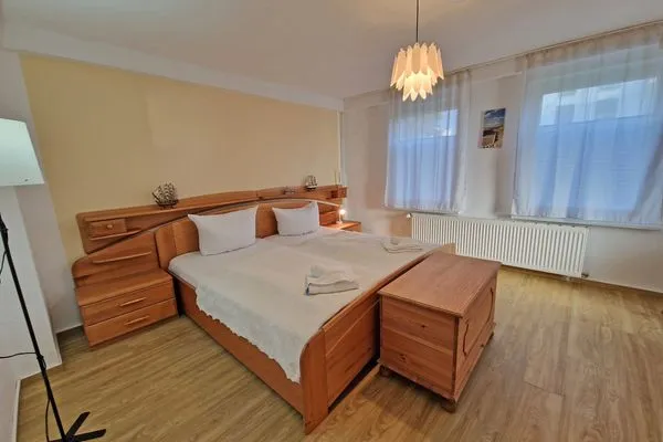 Schlafzimmer  Ferienwohnung Ostseeheim - 1. Reihe mit Meerblick