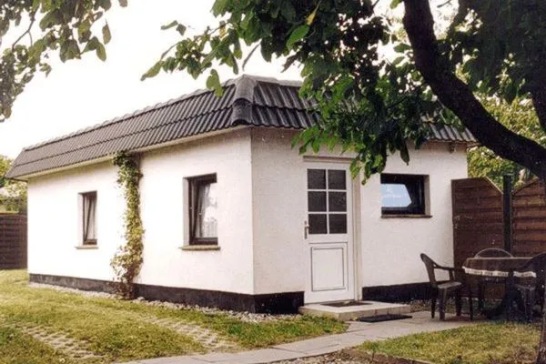 Hauptansicht  Ferienhaus Karger in Sagard auf Rügen mit Terrasse und Garten