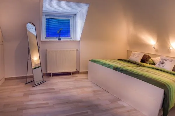 Haus Schultheissenstr. 10 Die kleine Cuxperle FeWo 2 Döse - Schlafzimmer