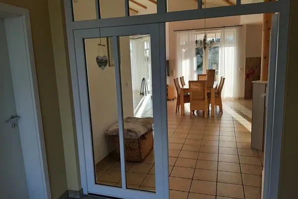   Ferienhaus mit Pool am See